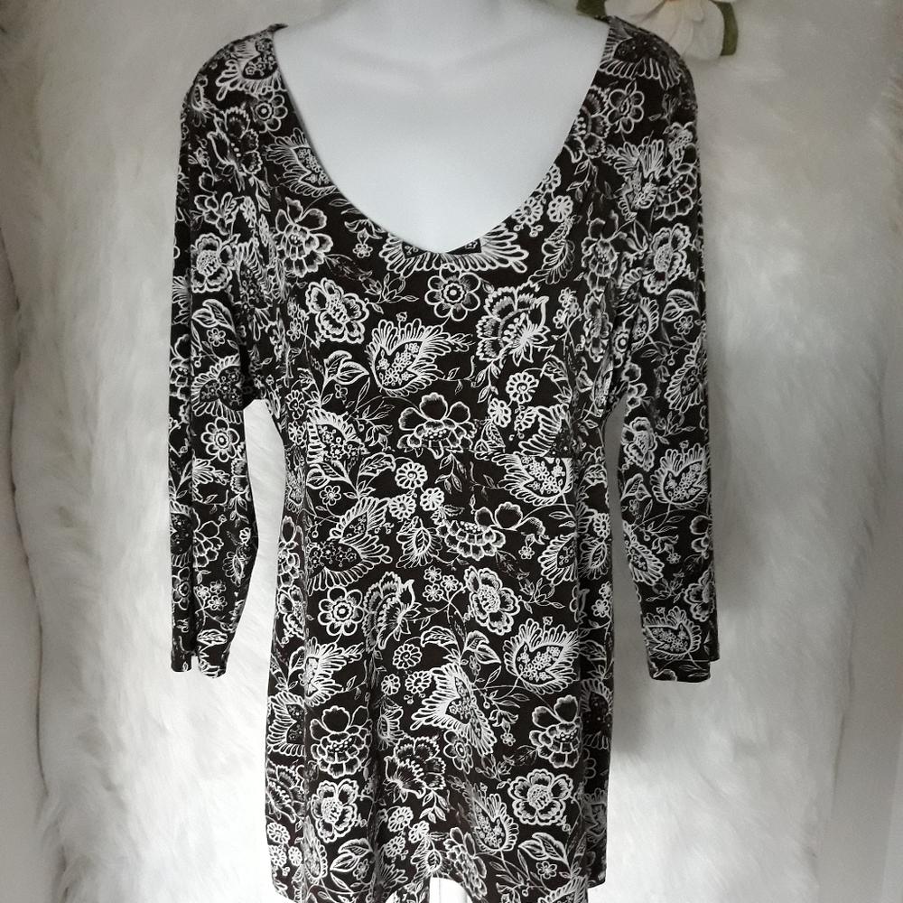 Apostrophe Stretch Top